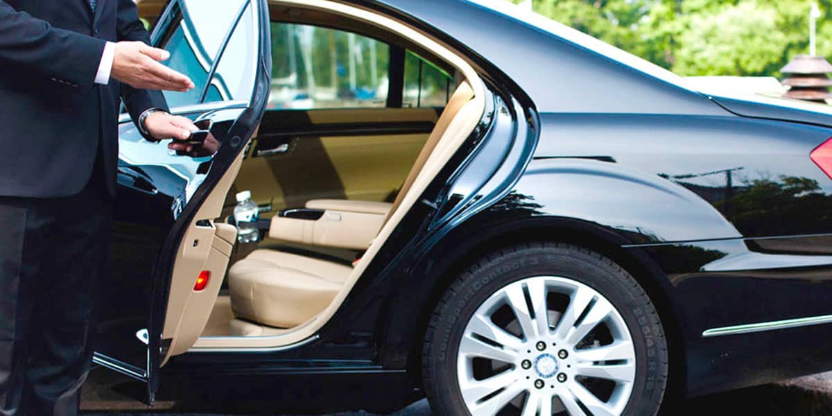 Learn the crucial advantages of hiring a limo