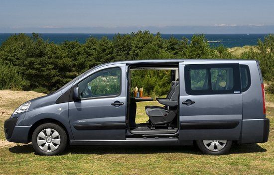 Find every little thing in regards to the 7 Seater Hire via a comprehensive web site
