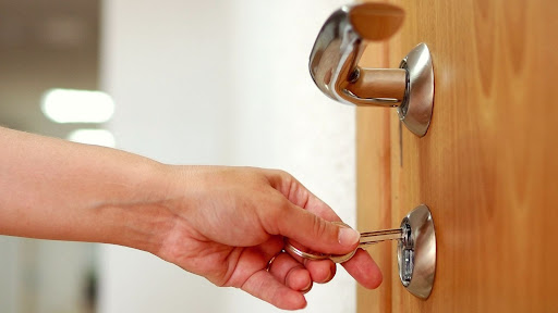 What are the important questions to ask when looking for a locksmith?