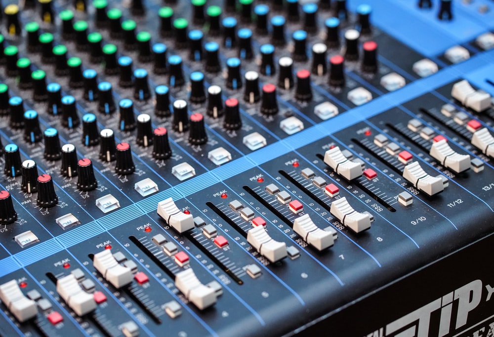 A comprehensive guide to all about the features of Online Mixing Services
